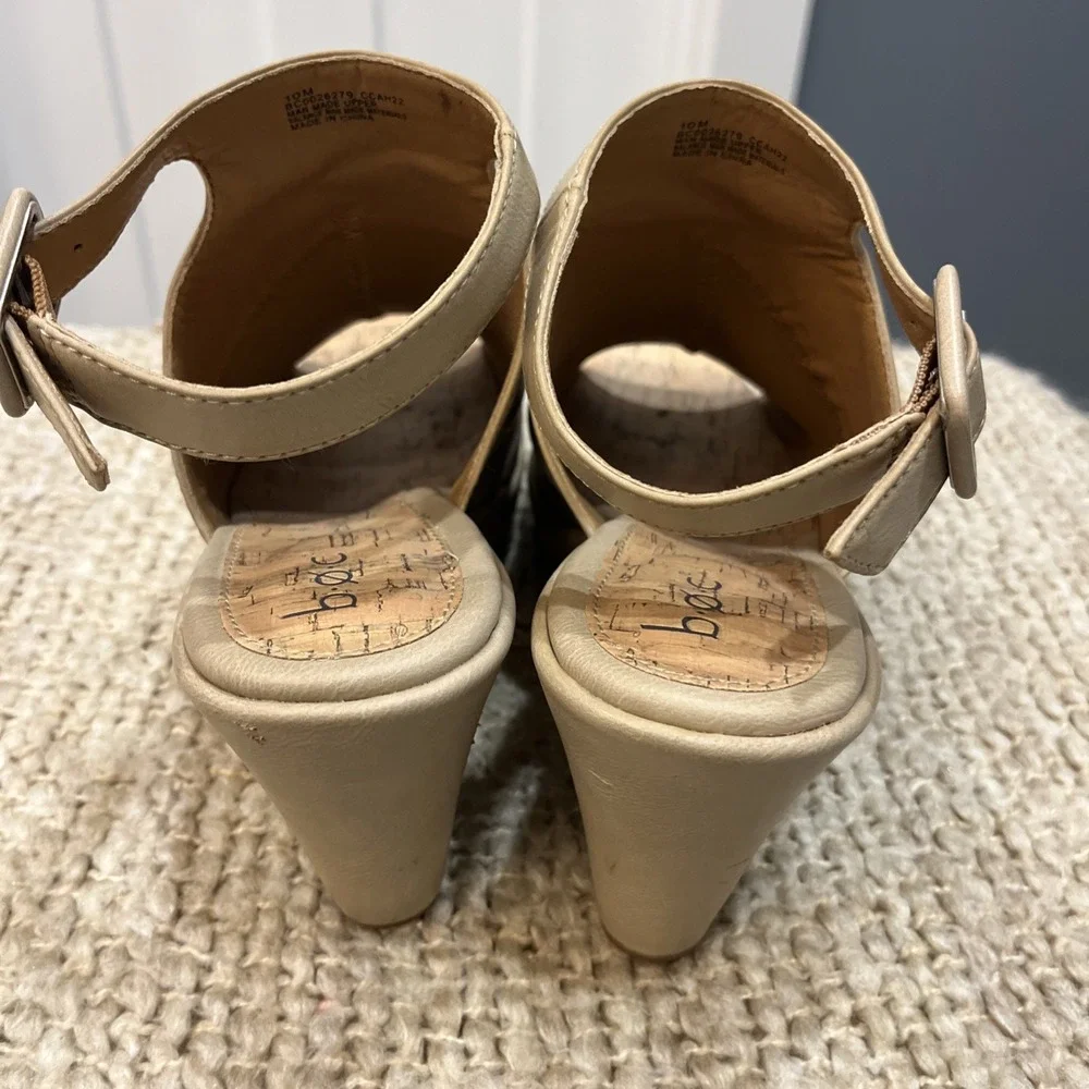 BORN b.o.c Women's Sophie Platform Wedge‎ Mule Size 10 M Beige Tan